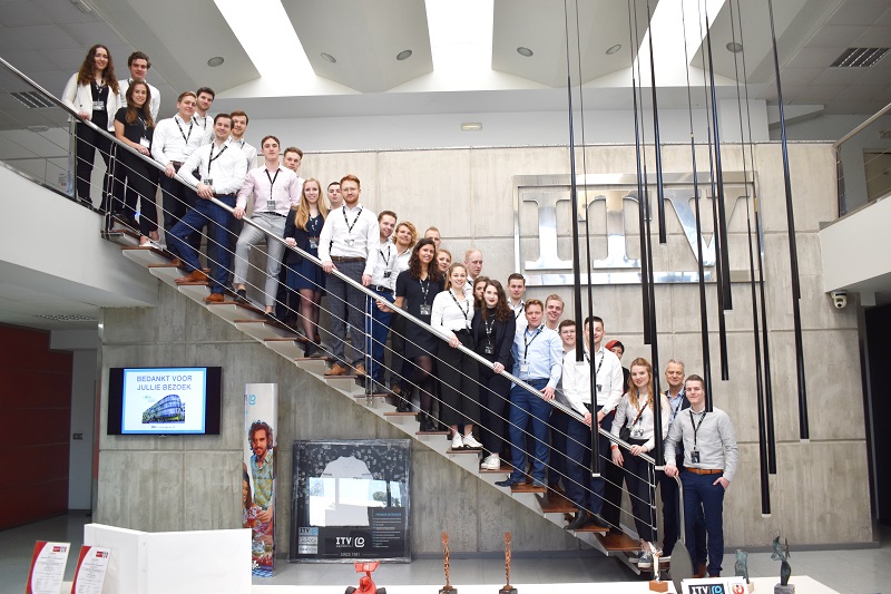 Estudiantes de FP neerlandeses visitan la fábrica de ITV