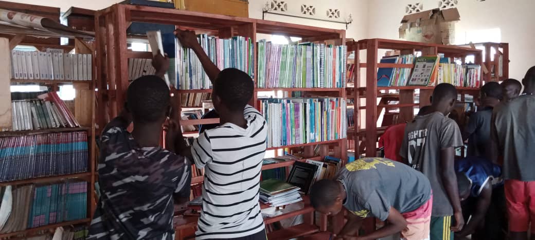 ITV envía libros y material escolar a Biblioteca Solidaria Misionera en Burundi